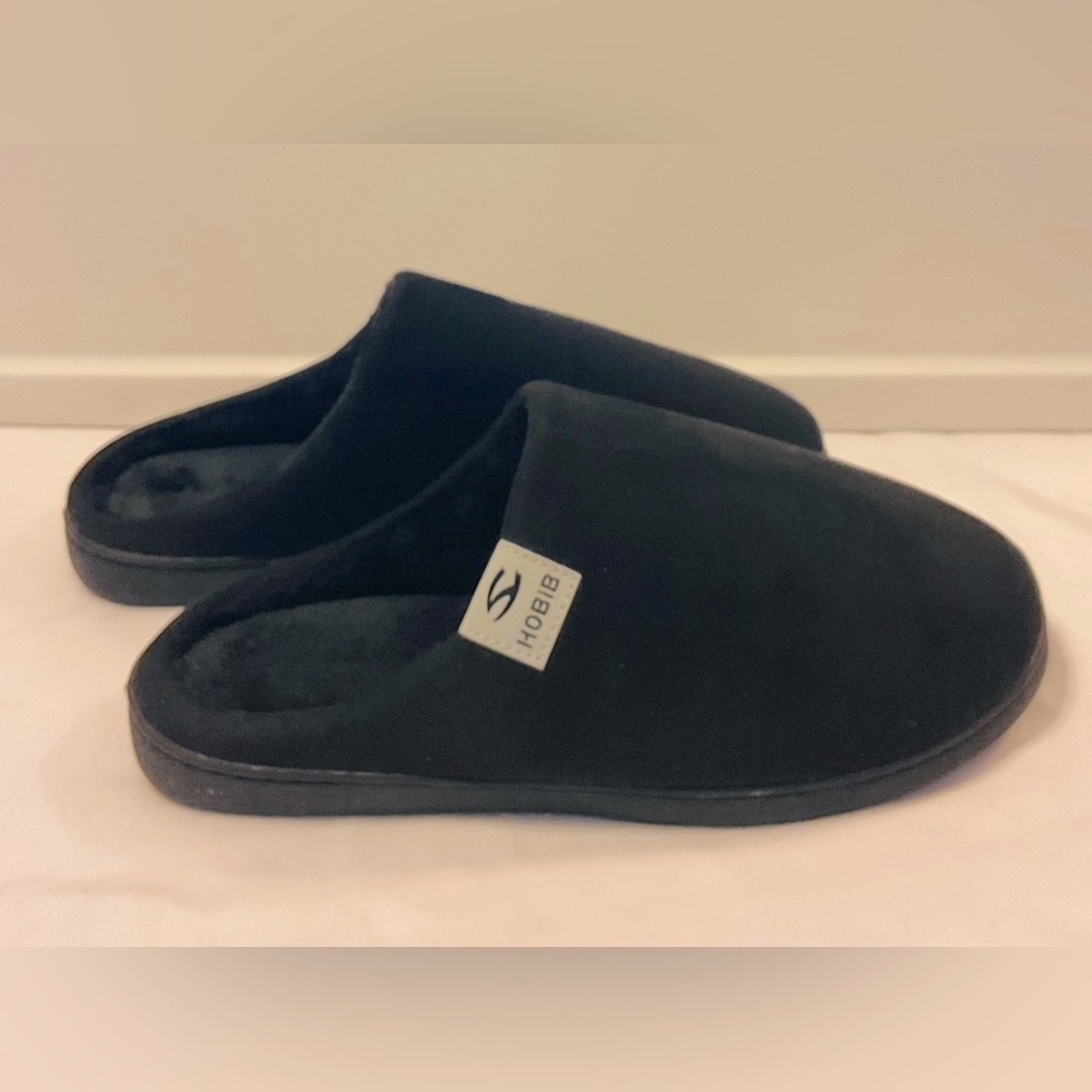 Black velour slippers L